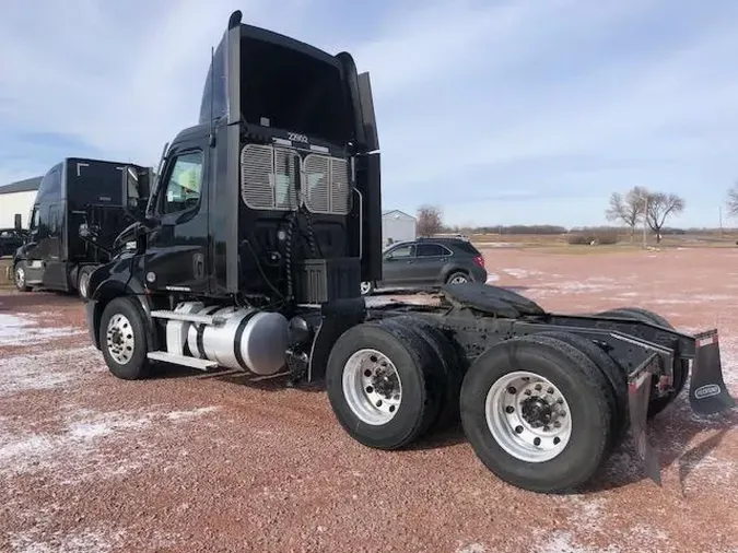 2022 FREIGHTLINER Cascadia 126