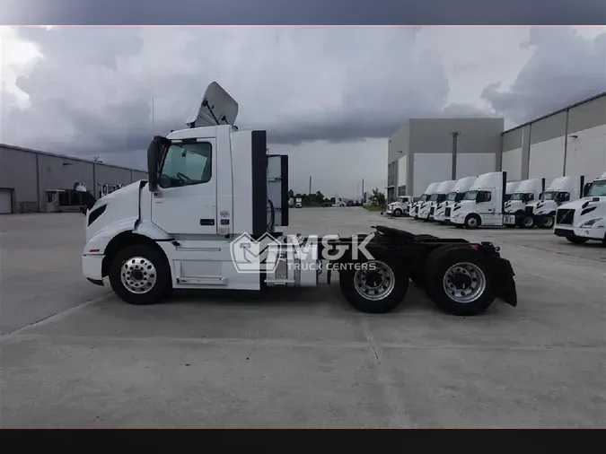 2020 VOLVO VNR64T300