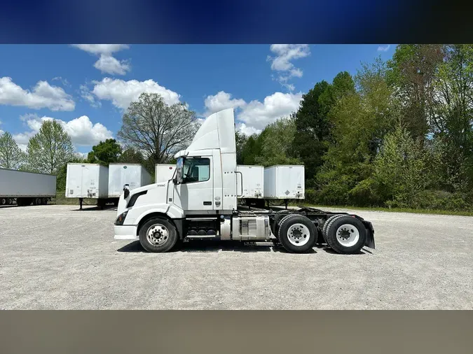 2016 Volvo VNL300