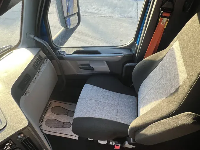 2020 Freightliner Cascadia 126