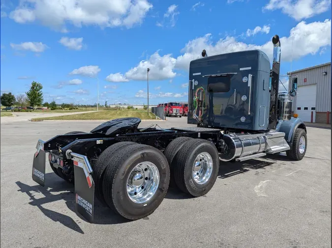 2025 Kenworth W900B