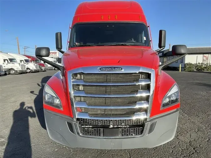 2021 FREIGHTLINER CA126