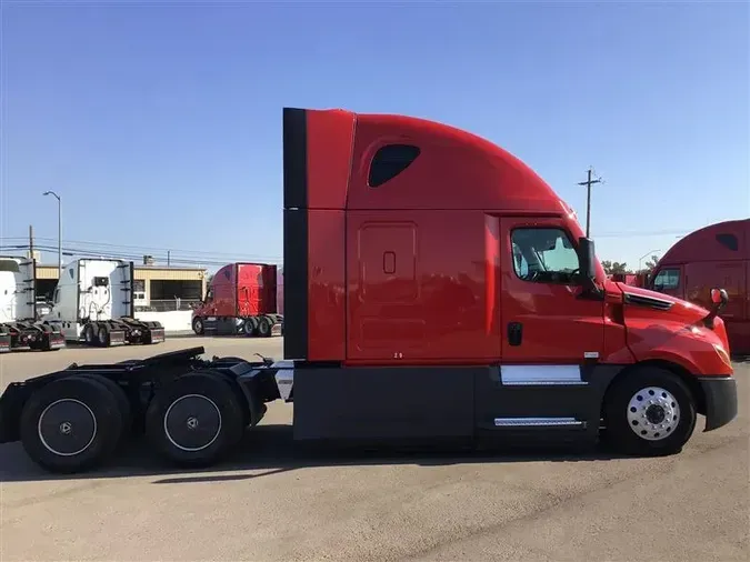 2021 FREIGHTLINER CA126