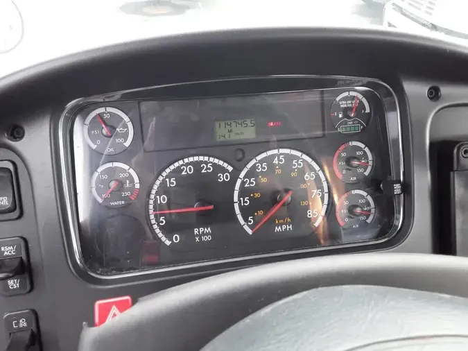 2014 FREIGHTLINER M2 106