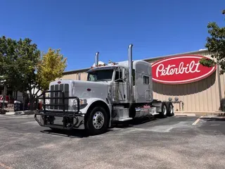 2023 Peterbilt 389