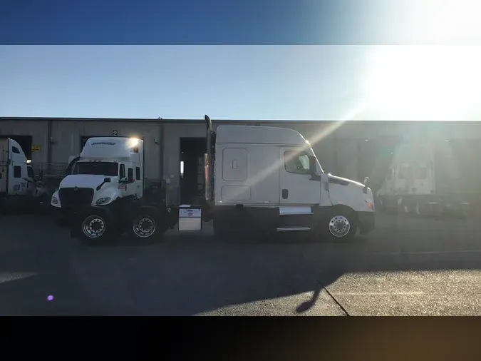 2022 Freightliner Cascadia 126a830ca019358db8d5644273c5bf87d5c