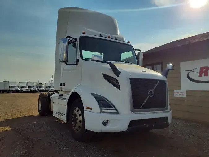 2019 VOLVO VNR42T 300