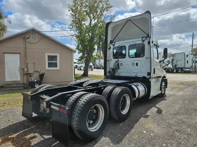 2019 FREIGHTLINER/MERCEDES NEW CASCADIA 116a8378340d266965deeab3e52352187a7