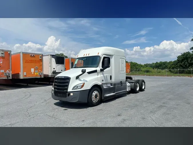 2020 Freightliner Cascadia 126