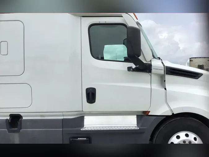 2021 Freightliner Cascadia 126