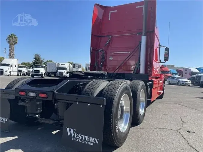 2016 VOLVO VNL64T670