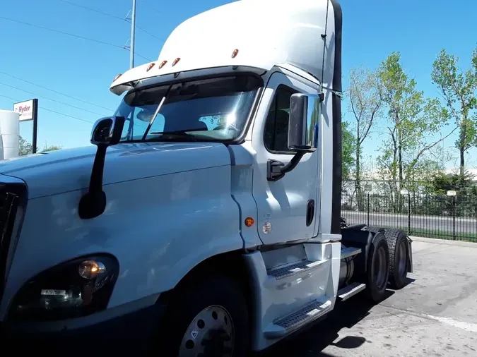 2020 FREIGHTLINER/MERCEDES CASCADIA 125a8467a89a8d9321b123f038af719c5b7