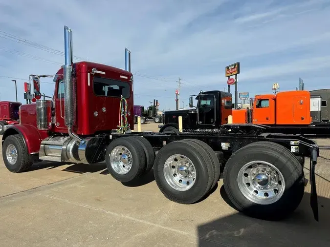 2024 Peterbilt 389