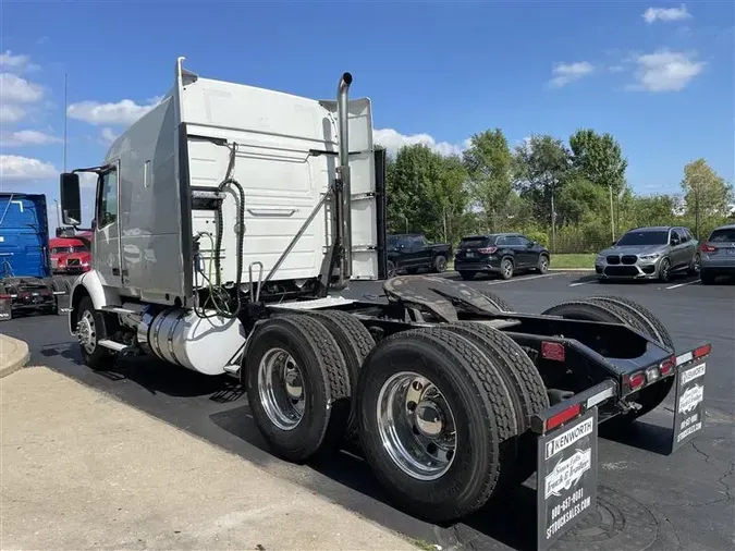 2020 VOLVO VNR640