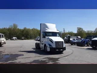 2020 Volvo VNL300