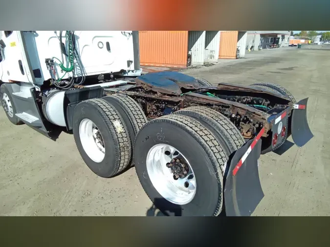 2020 Freightliner Cascadia 126