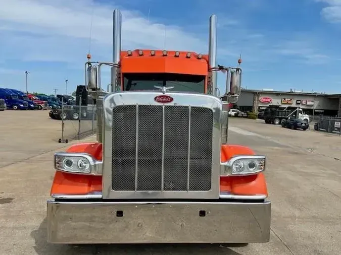 2023 Peterbilt 389