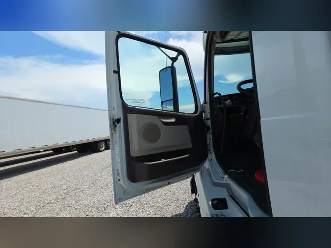 2018 Volvo VNL300