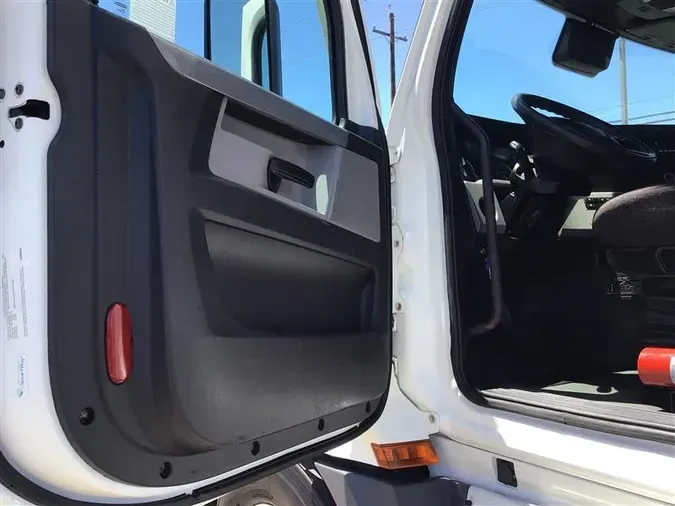 2022 FREIGHTLINER CA126