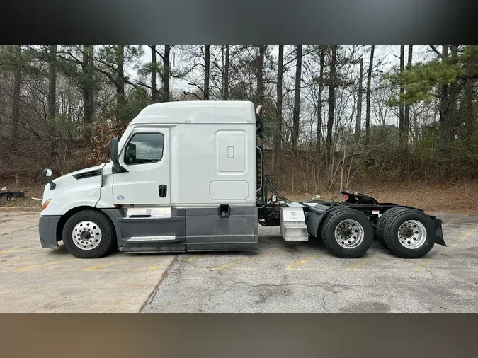 2021 Freightliner Cascadia 126