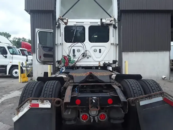 2017 FREIGHTLINER CASCADIA 113