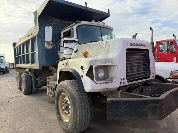 1997 MACK DM688Sa864f4475bb266a97a5a84bdb764af44