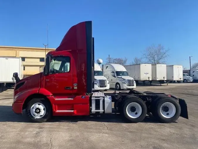 2020 Volvo VNR64T300