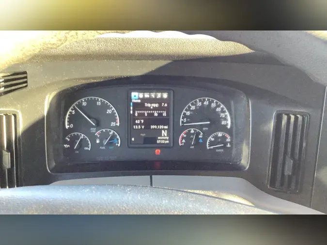 2022 Freightliner Cascadia 126
