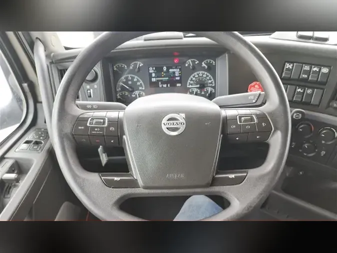 2022 VOLVO VNL760