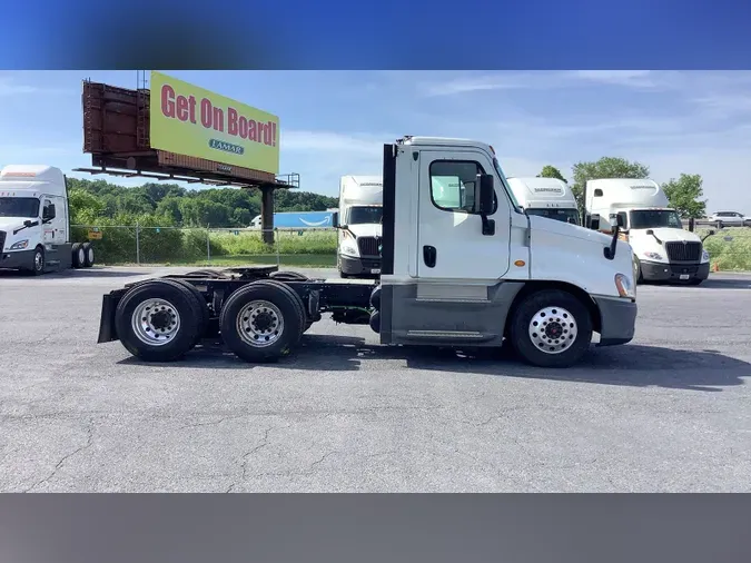 2019 Freightliner Cascadia 125a86c8de3b268c27cdc40c36e2e70c365