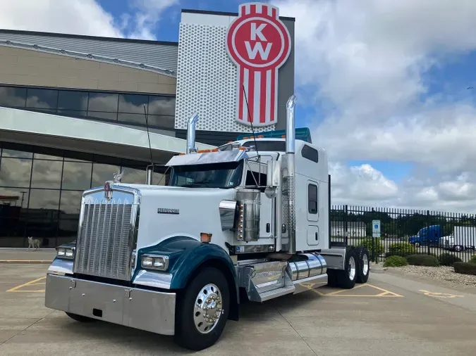 2021 Kenworth W900L