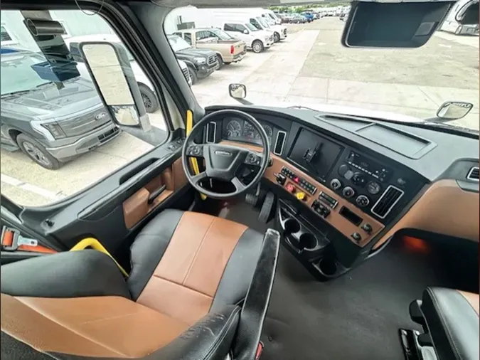2023 Freightliner Cascadia 126