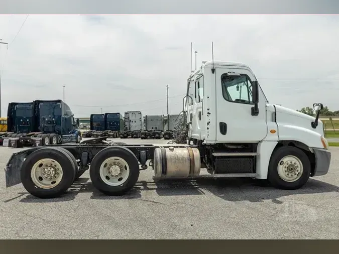 2015 FREIGHTLINER CASCADIA 113