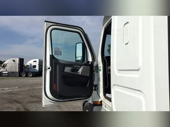 2021 Freightliner Cascadia 126