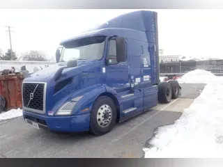 2021 VOLVO VNR640