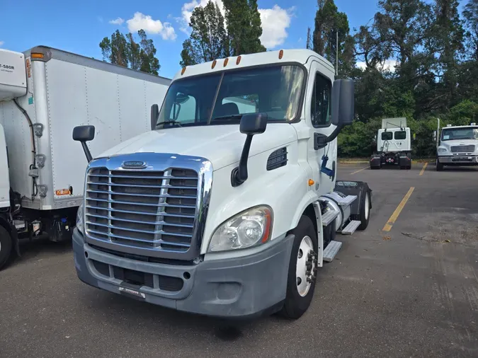 2015 FREIGHTLINER/MERCEDES CASCADIA 113