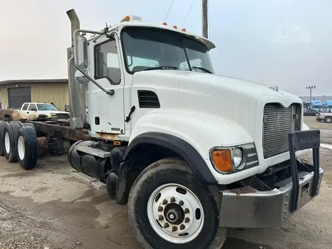 2005 MACK GRANITE CV713