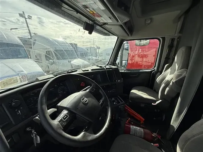 2019 VOLVO VNL760