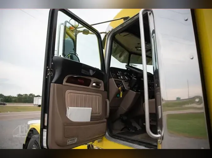 2020 PETERBILT 389