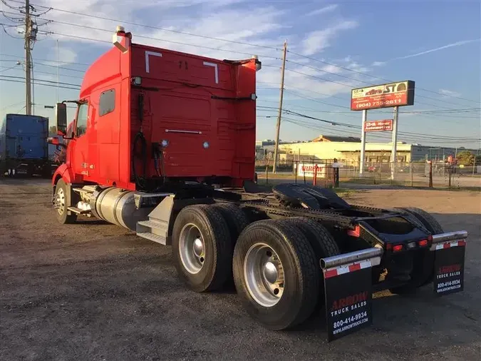 2019 VOLVO VNL740