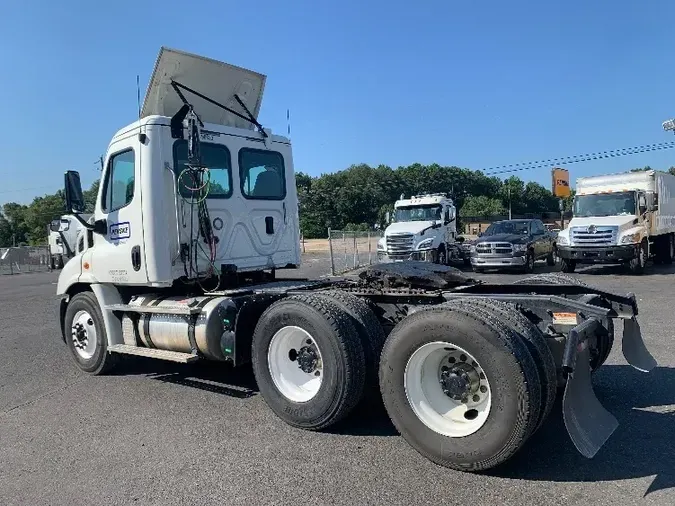 2017 Freightliner X11364ST