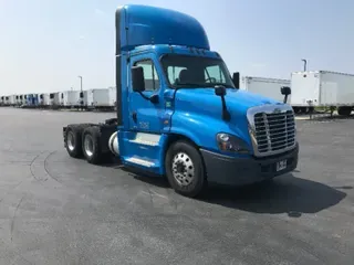 2018 FREIGHTLINER X12564ST