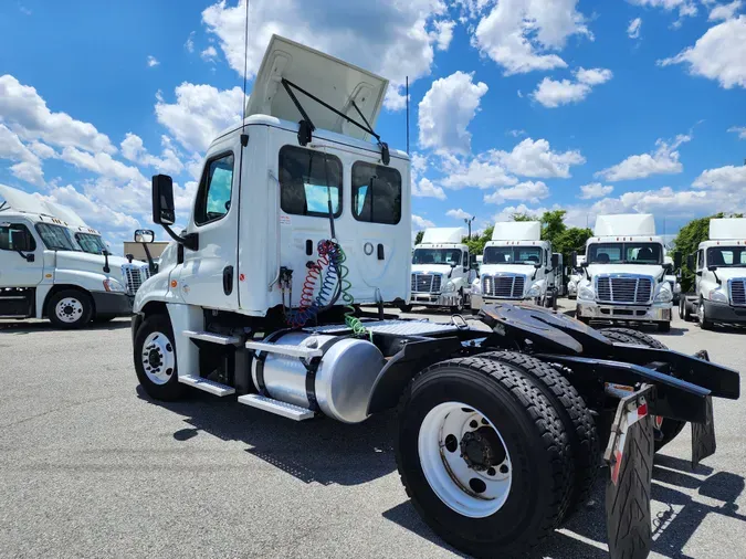 2019 FREIGHTLINER/MERCEDES CASCADIA 125