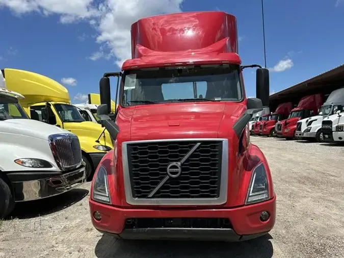 2019 VOLVO VNR64T300