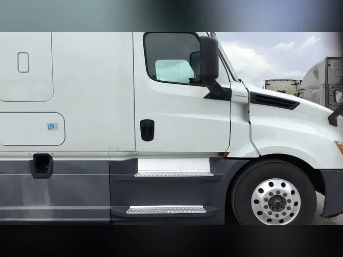 2020 Freightliner Cascadia 126