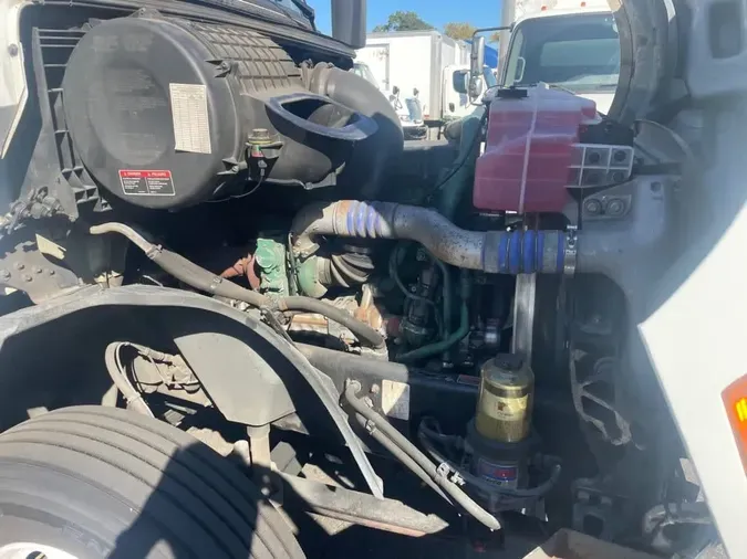 2019 VOLVO VNL64T-300
