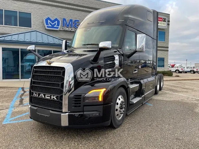 2026 MACK Pioneer 76" High Roofa8965b562f7994236d297ac2b3916d6e