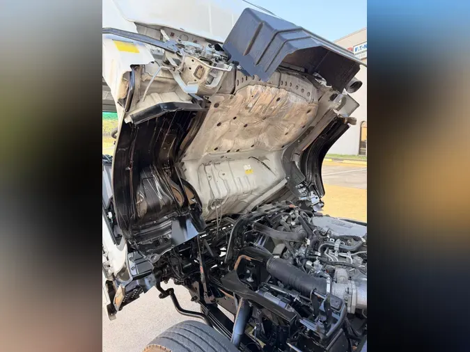 2022 Isuzu NRRa896d1b7de4937873a2317f599acbc7a