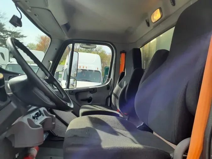 2017 FREIGHTLINER M2 106