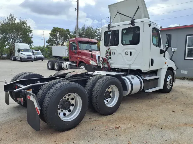 2018 FREIGHTLINER/MERCEDES CASCADIA 125